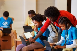 The latest Today at Apple session, Coding Lab for Kids: Code Your First App, comes to Apple Store locations worldwide beginning December 5, just in time for Computer Science Education Week