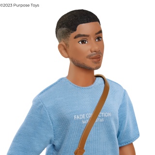 Greg is the debut character from the FADE COLLECTION from Purpose Toys. Greg comes with a short and neat haircut and traditional line-up known as a fade, which celebrates Black Barber Culture.