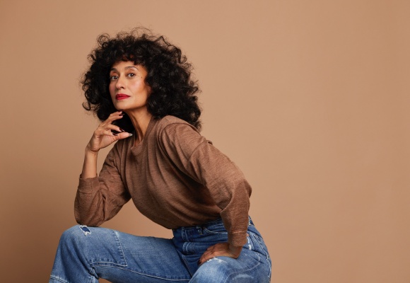 (BPRW) Tracee Ellis Ross Packs Her (Many) Bags for New Roku Original Travel Doc-Series “Tracee Travels” (wt) | Tech Zone Daily