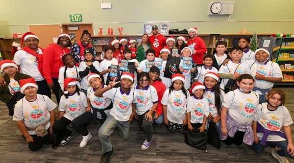 (BPRW) Stephen and Ayesha Curry’s Eat. Learn. Play. Spreads Joy in Oakland with 12th Annual Christmas with the Currys | Press releases