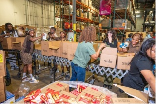 Recently, Florida Power & Light Company joined community leaders as a proud sponsor of the Annual 100 Black Men Thanksgiving Food Drive. More than 70,000 traditional Thanksgiving meals were delivered to deserving individuals and families in South Florida.